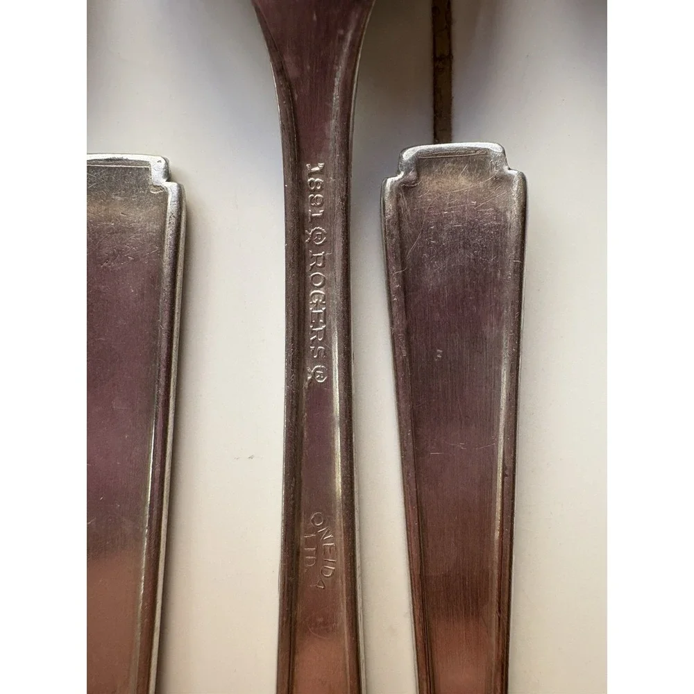 VTG 1881 Rogers Silver Triple Plate Oneida Capri  Spoon 6
